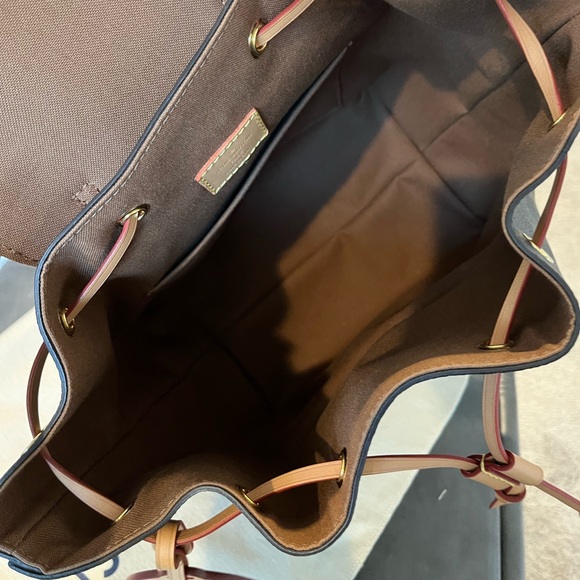 Louis Vuitton Montsouris PM - Picture 7 of 14